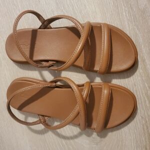 OluKai Elegant Tan Women's Sandals NWOT